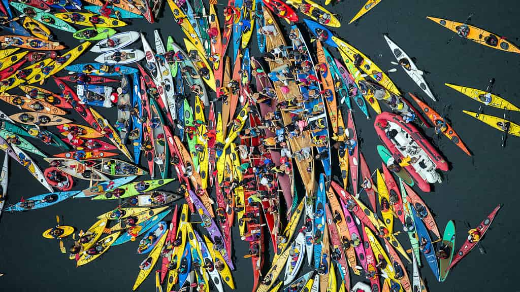 Flotilla of kayaks protesting